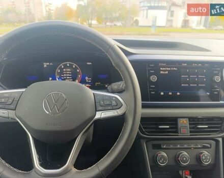 Серый Фольксваген Таос, объемом двигателя 1.5 л и пробегом 65 тыс. км за 22000 $, фото 2 на Automoto.ua