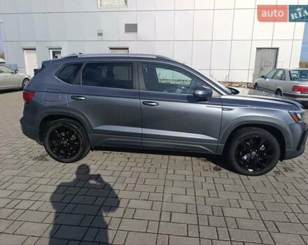 Серый Фольксваген Таос, объемом двигателя 1.5 л и пробегом 65 тыс. км за 22000 $, фото 6 на Automoto.ua