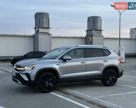 Серый Фольксваген Таос, объемом двигателя 1.5 л и пробегом 13 тыс. км за 25900 $, фото 27 на Automoto.ua