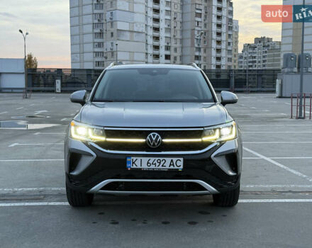 Серый Фольксваген Таос, объемом двигателя 1.5 л и пробегом 13 тыс. км за 25900 $, фото 2 на Automoto.ua