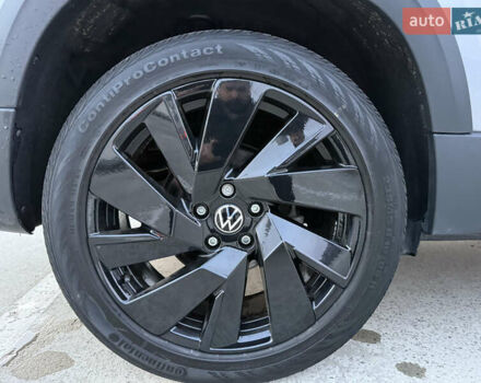 Серый Фольксваген Таос, объемом двигателя 1.5 л и пробегом 13 тыс. км за 25900 $, фото 36 на Automoto.ua