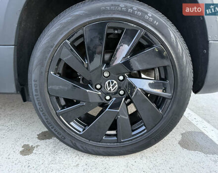 Серый Фольксваген Таос, объемом двигателя 1.5 л и пробегом 13 тыс. км за 25900 $, фото 33 на Automoto.ua