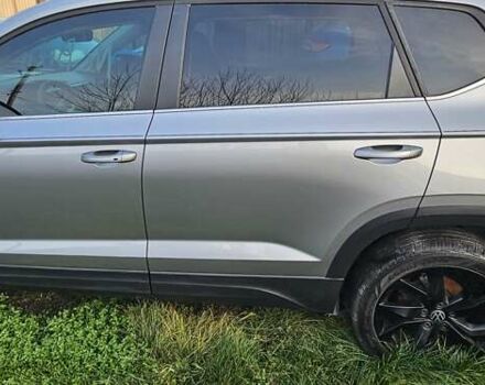 Серый Фольксваген Таос, объемом двигателя 1.5 л и пробегом 48 тыс. км за 9400 $, фото 2 на Automoto.ua