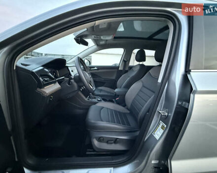 Серый Фольксваген Таос, объемом двигателя 1.5 л и пробегом 13 тыс. км за 25900 $, фото 41 на Automoto.ua