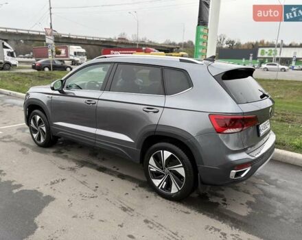 Серый Фольксваген Таос, объемом двигателя 1.5 л и пробегом 1 тыс. км за 25990 $, фото 2 на Automoto.ua
