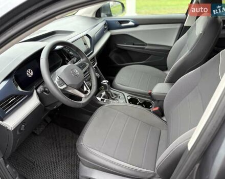 Серый Фольксваген Таос, объемом двигателя 1.5 л и пробегом 1 тыс. км за 25990 $, фото 7 на Automoto.ua