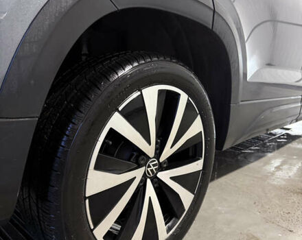 Серый Фольксваген Таос, объемом двигателя 1.5 л и пробегом 1 тыс. км за 25700 $, фото 8 на Automoto.ua