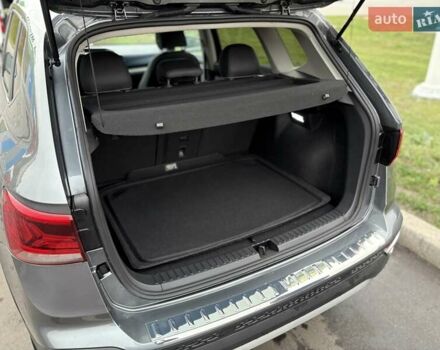 Серый Фольксваген Таос, объемом двигателя 1.5 л и пробегом 1 тыс. км за 25990 $, фото 10 на Automoto.ua