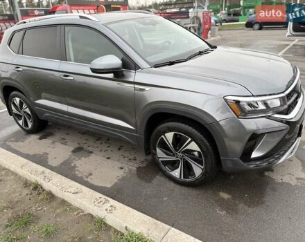 Серый Фольксваген Таос, объемом двигателя 1.5 л и пробегом 1 тыс. км за 25990 $, фото 4 на Automoto.ua