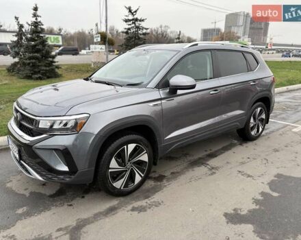 Серый Фольксваген Таос, объемом двигателя 1.5 л и пробегом 1 тыс. км за 25990 $, фото 1 на Automoto.ua