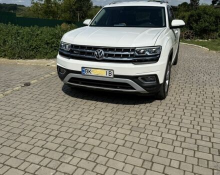 Белый Фольксваген Teramont, объемом двигателя 3.6 л и пробегом 132 тыс. км за 23000 $, фото 1 на Automoto.ua