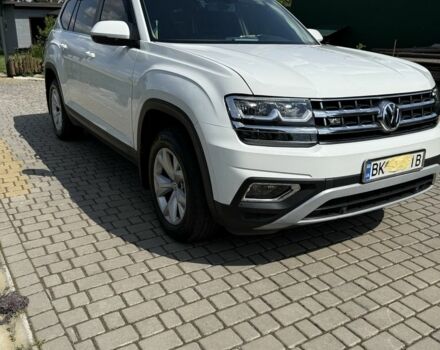 Белый Фольксваген Teramont, объемом двигателя 3.6 л и пробегом 132 тыс. км за 23000 $, фото 1 на Automoto.ua