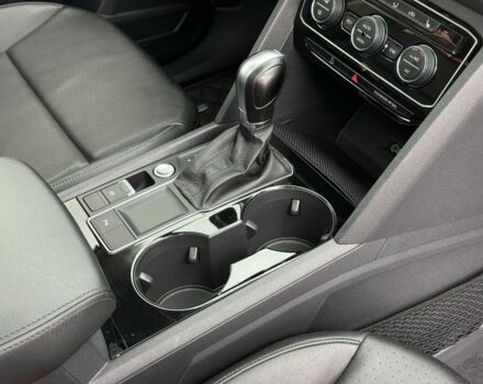 Черный Фольксваген Teramont, объемом двигателя 3.6 л и пробегом 163 тыс. км за 19900 $, фото 10 на Automoto.ua