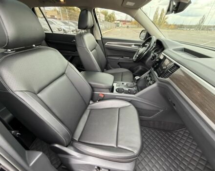 Черный Фольксваген Teramont, объемом двигателя 3.6 л и пробегом 163 тыс. км за 19900 $, фото 8 на Automoto.ua