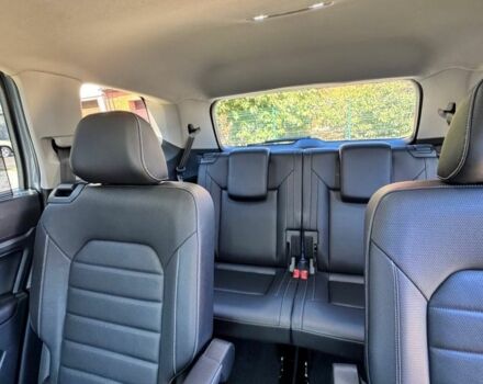 Сірий Фольксваген Teramont, об'ємом двигуна 3.6 л та пробігом 140 тис. км за 33500 $, фото 4 на Automoto.ua