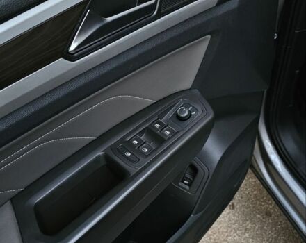 Серый Фольксваген Teramont, объемом двигателя 3.6 л и пробегом 50 тыс. км за 35000 $, фото 12 на Automoto.ua