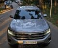 Серый Фольксваген Teramont, объемом двигателя 3.6 л и пробегом 50 тыс. км за 35000 $, фото 2 на Automoto.ua