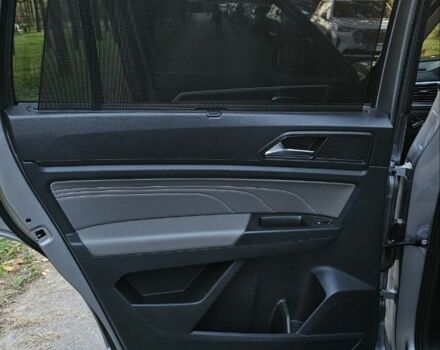 Серый Фольксваген Teramont, объемом двигателя 3.6 л и пробегом 50 тыс. км за 35000 $, фото 16 на Automoto.ua