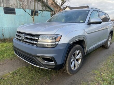 Серый Фольксваген Teramont, объемом двигателя 2 л и пробегом 188 тыс. км за 12950 $, фото 1 на Automoto.ua