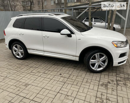 Білий Фольксваген Touareg R, об'ємом двигуна 3 л та пробігом 172 тис. км за 26800 $, фото 29 на Automoto.ua