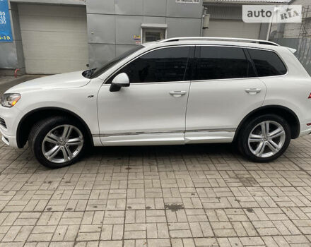 Білий Фольксваген Touareg R, об'ємом двигуна 3 л та пробігом 172 тис. км за 26800 $, фото 18 на Automoto.ua