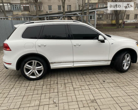 Білий Фольксваген Touareg R, об'ємом двигуна 3 л та пробігом 172 тис. км за 26800 $, фото 28 на Automoto.ua