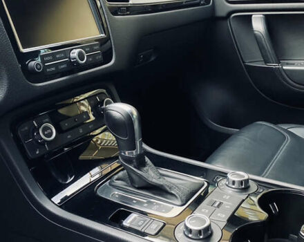 Черный Фольксваген Touareg R, объемом двигателя 3 л и пробегом 205 тыс. км за 26500 $, фото 11 на Automoto.ua