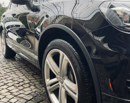 Черный Фольксваген Touareg R, объемом двигателя 3 л и пробегом 205 тыс. км за 26500 $, фото 1 на Automoto.ua