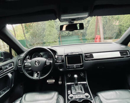 Черный Фольксваген Touareg R, объемом двигателя 3 л и пробегом 205 тыс. км за 26500 $, фото 19 на Automoto.ua