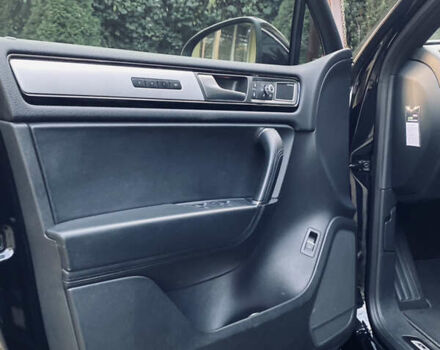 Черный Фольксваген Touareg R, объемом двигателя 3 л и пробегом 205 тыс. км за 26500 $, фото 9 на Automoto.ua