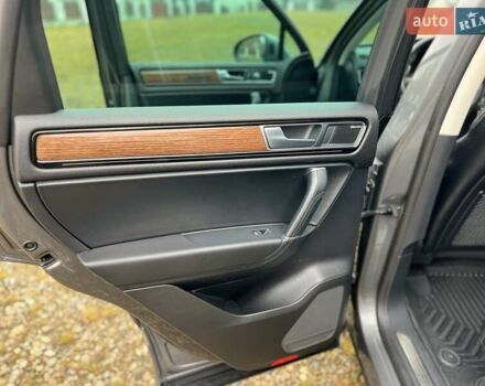 Серый Фольксваген Touareg R, объемом двигателя 3 л и пробегом 109 тыс. км за 43499 $, фото 25 на Automoto.ua