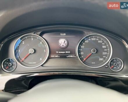 Серый Фольксваген Touareg R, объемом двигателя 3 л и пробегом 109 тыс. км за 43499 $, фото 21 на Automoto.ua