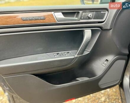 Серый Фольксваген Touareg R, объемом двигателя 3 л и пробегом 109 тыс. км за 43499 $, фото 23 на Automoto.ua