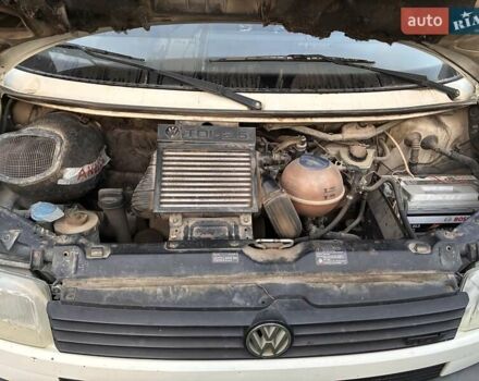 Белый Фольксваген Transporter, объемом двигателя 2.46 л и пробегом 400 тыс. км за 4200 $, фото 6 на Automoto.ua