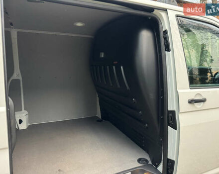 Белый Фольксваген Transporter, объемом двигателя 2 л и пробегом 237 тыс. км за 19950 $, фото 45 на Automoto.ua