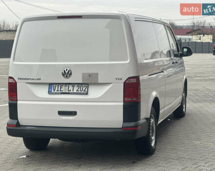 Білий Фольксваген Transporter, об'ємом двигуна 2 л та пробігом 219 тис. км за 17900 $, фото 6 на Automoto.ua