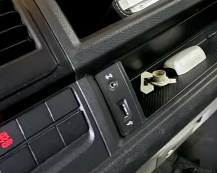 Белый Фольксваген Transporter, объемом двигателя 2 л и пробегом 80 тыс. км за 22500 $, фото 8 на Automoto.ua