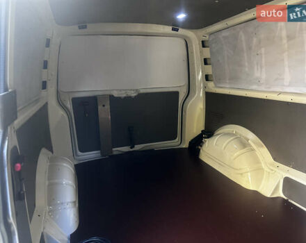Білий Фольксваген Transporter, об'ємом двигуна 2 л та пробігом 236 тис. км за 21900 $, фото 63 на Automoto.ua
