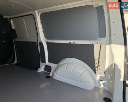 Белый Фольксваген Transporter, объемом двигателя 2 л и пробегом 251 тыс. км за 28550 $, фото 44 на Automoto.ua