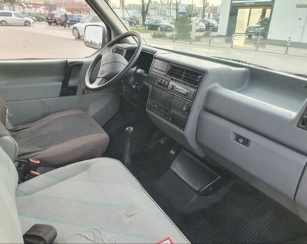 Белый Фольксваген Transporter, объемом двигателя 2.4 л и пробегом 273 тыс. км за 1800 $, фото 9 на Automoto.ua