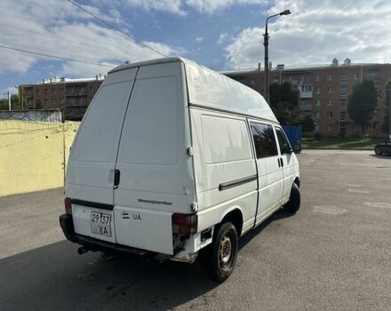 Білий Фольксваген Transporter, об'ємом двигуна 2.4 л та пробігом 299 тис. км за 2350 $, фото 4 на Automoto.ua