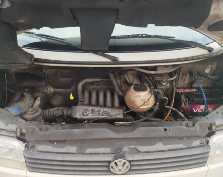 Білий Фольксваген Transporter, об'ємом двигуна 2.4 л та пробігом 240 тис. км за 3150 $, фото 4 на Automoto.ua