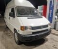 Білий Фольксваген Transporter, об'ємом двигуна 2.4 л та пробігом 300 тис. км за 2800 $, фото 1 на Automoto.ua