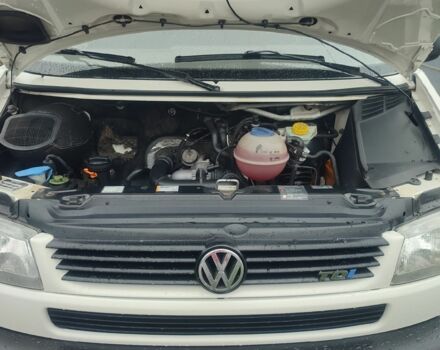 Білий Фольксваген Transporter, об'ємом двигуна 2.5 л та пробігом 300 тис. км за 7500 $, фото 1 на Automoto.ua