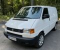 Белый Фольксваген Transporter, объемом двигателя 2.5 л и пробегом 400 тыс. км за 7668 $, фото 1 на Automoto.ua