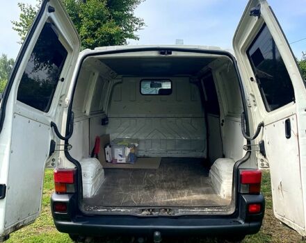 Белый Фольксваген Transporter, объемом двигателя 2.5 л и пробегом 600 тыс. км за 6000 $, фото 3 на Automoto.ua