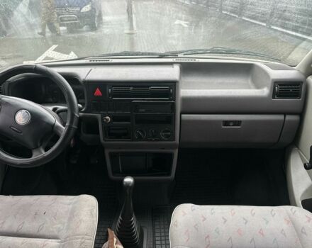 Білий Фольксваген Transporter, об'ємом двигуна 1.9 л та пробігом 295 тис. км за 5800 $, фото 5 на Automoto.ua