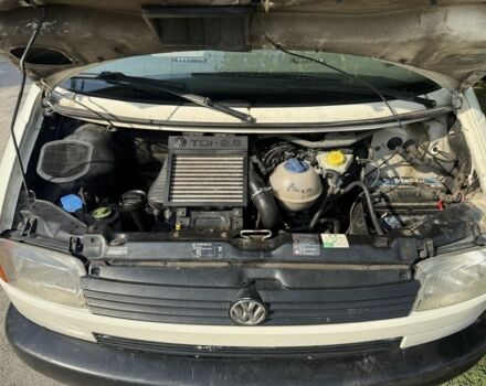 Белый Фольксваген Transporter, объемом двигателя 2.5 л и пробегом 392 тыс. км за 4200 $, фото 6 на Automoto.ua