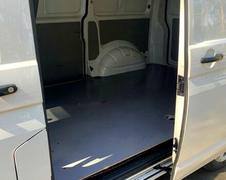 Білий Фольксваген Transporter, об'ємом двигуна 2 л та пробігом 212 тис. км за 21500 $, фото 5 на Automoto.ua