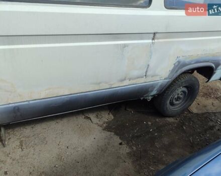 Белый Фольксваген Transporter, объемом двигателя 1.6 л и пробегом 300 тыс. км за 1900 $, фото 1 на Automoto.ua